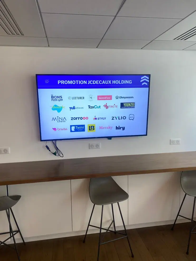 Screen showing the JCDecaux Holding startup promotion including STYLY